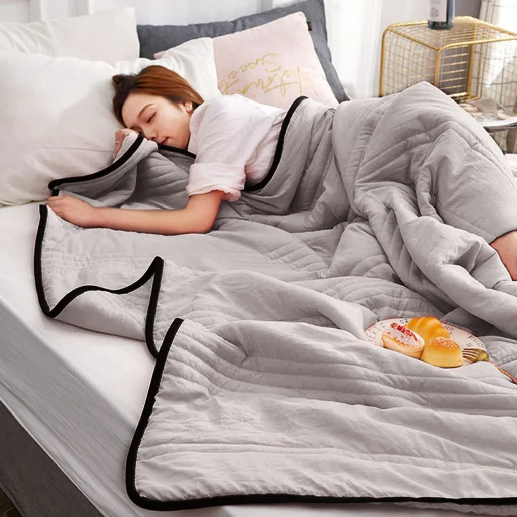 Kühles und Bequemes CoolBreeze Sommerbett - Leichte Baumwolle und Bambusfaser für Perfekte Kühle Nächte