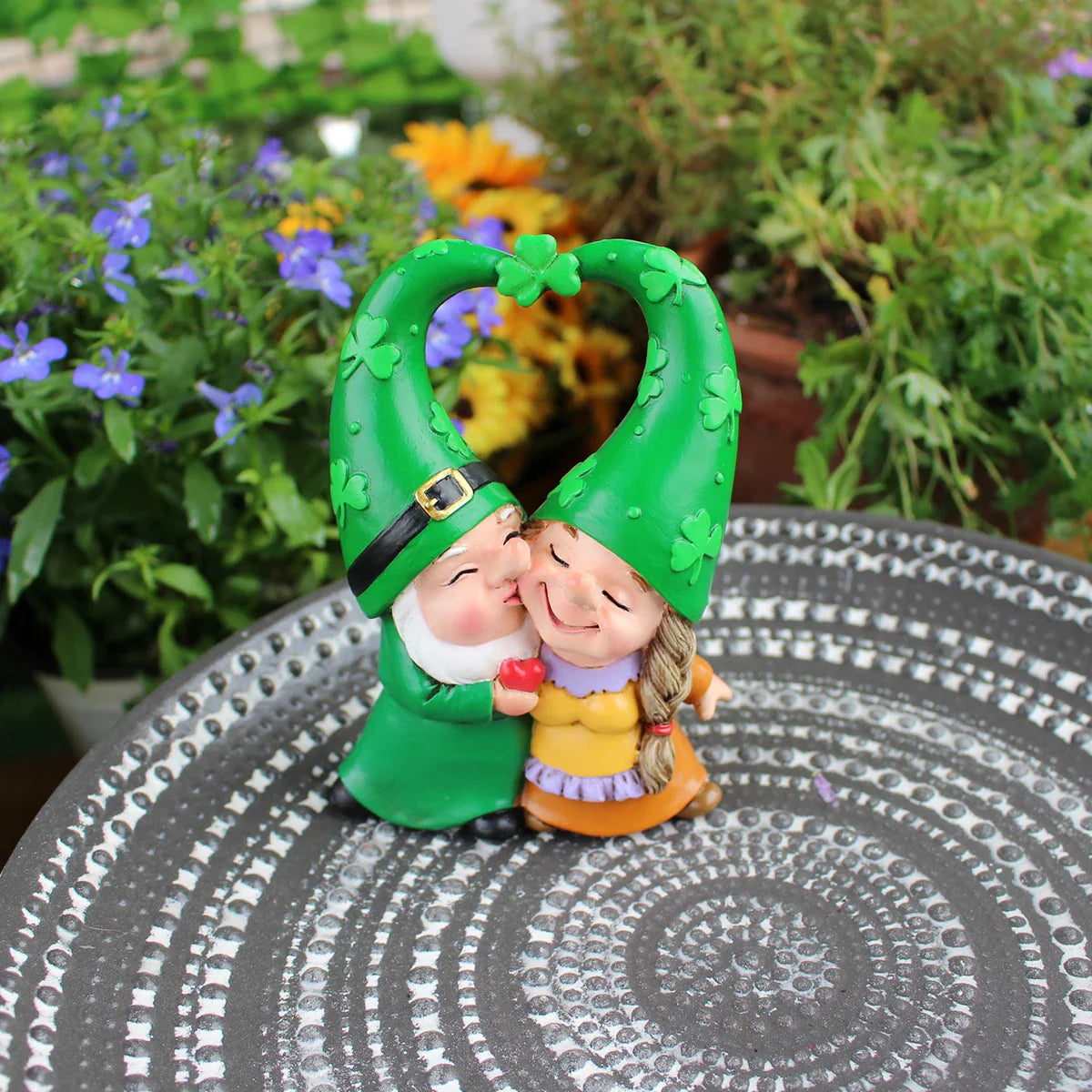 Sabinae - Charmante Gartenzwerg-Figur für Garten- und Partydekoration - Handgefertigt aus Harz für eine bezaubernde Atmosphäre
