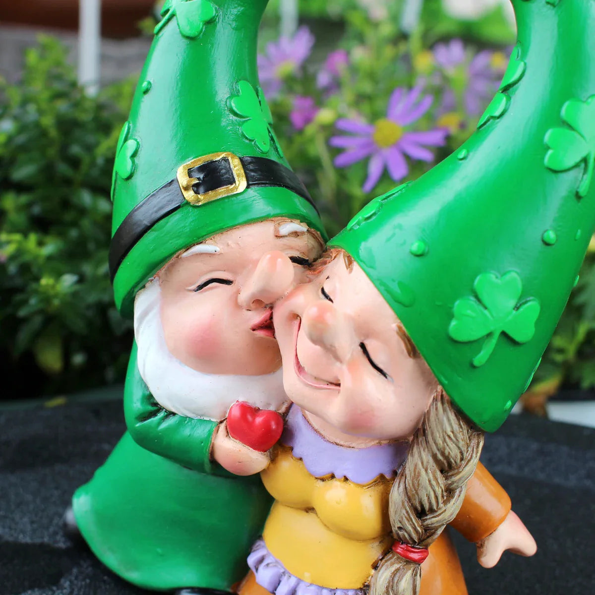 Sabinae - Charmante Gartenzwerg-Figur für Garten- und Partydekoration - Handgefertigt aus Harz für eine bezaubernde Atmosphäre