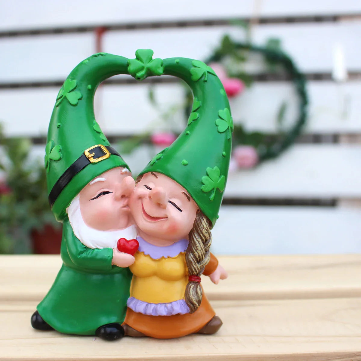 Sabinae - Charmante Gartenzwerg-Figur für Garten- und Partydekoration - Handgefertigt aus Harz für eine bezaubernde Atmosphäre