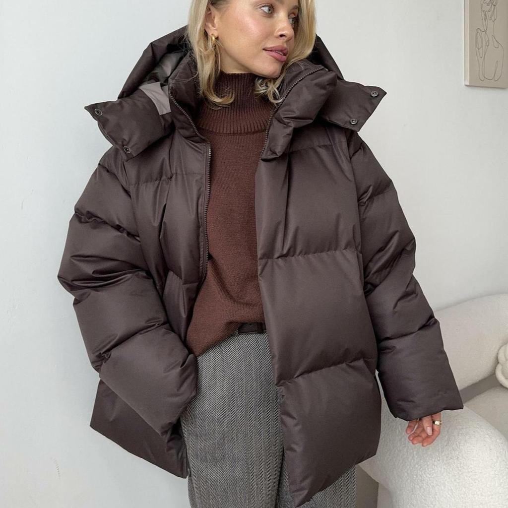 Elegant women's puffer jacket in brown - comfortable and warm winter coat for colder days