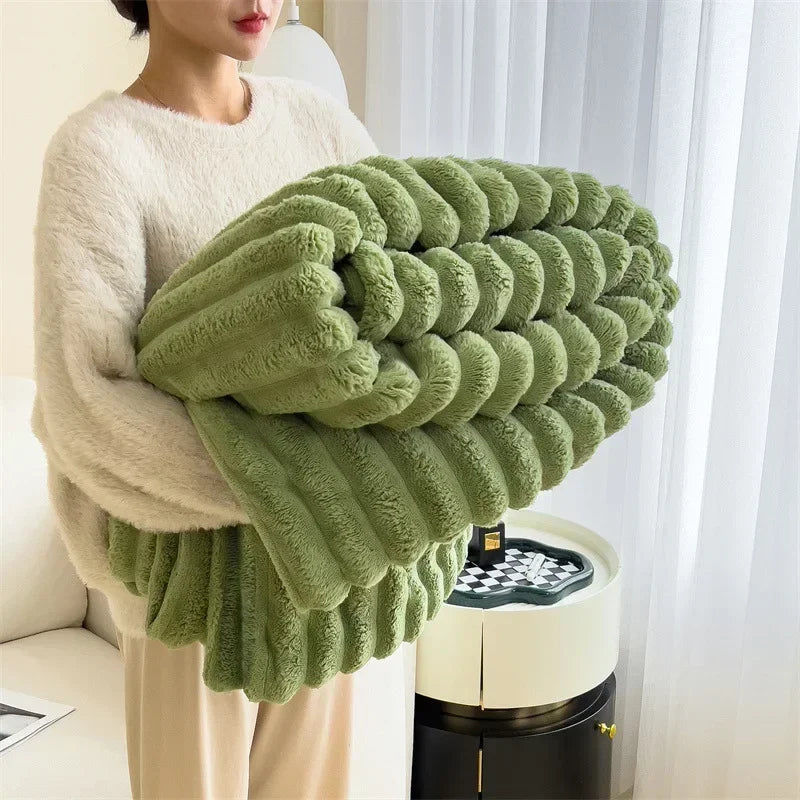 Ultimativer Komfort: Weiche und warme Fleece-Decke mit gemütlichem Karomuster für kuschelige Herbsttage und Winterabende
