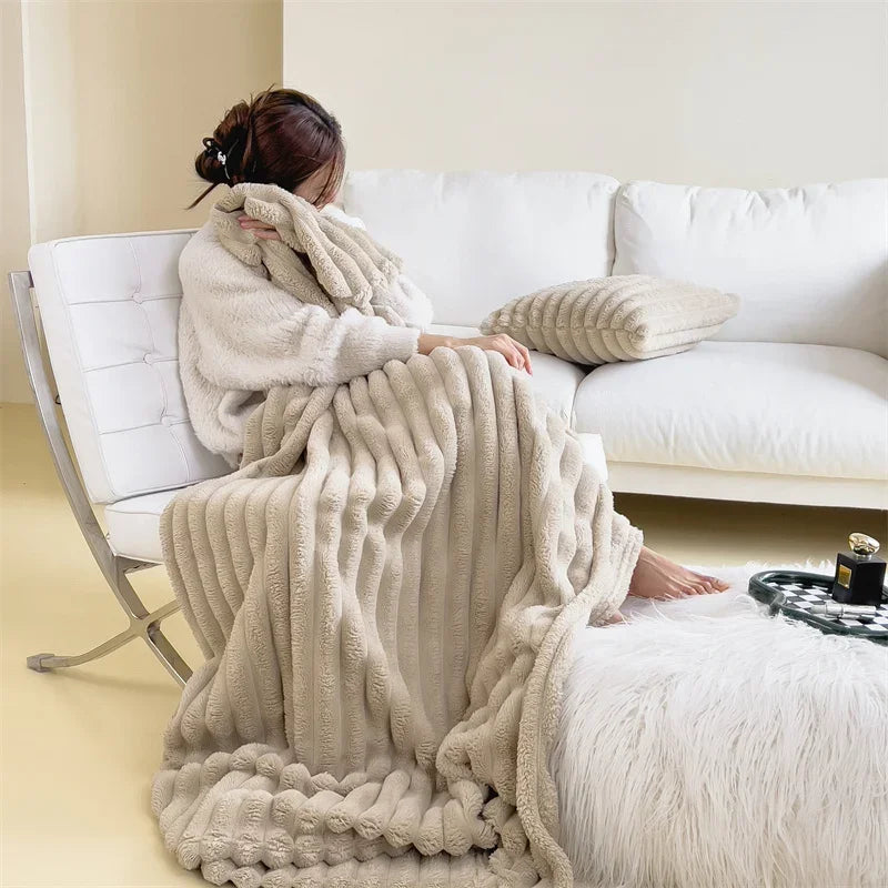 Ultimativer Komfort: Weiche und warme Fleece-Decke mit gemütlichem Karomuster für kuschelige Herbsttage und Winterabende