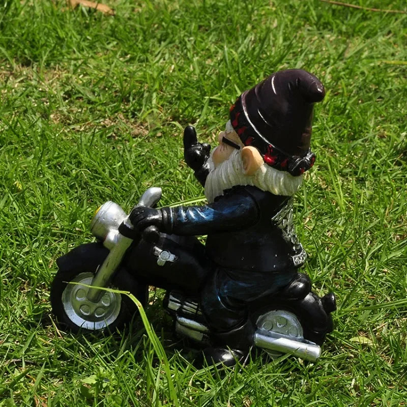 Calidora - Charmanter Gartenzwerg auf Motorrad Harzfigur für eine schöne Gartendekoration
