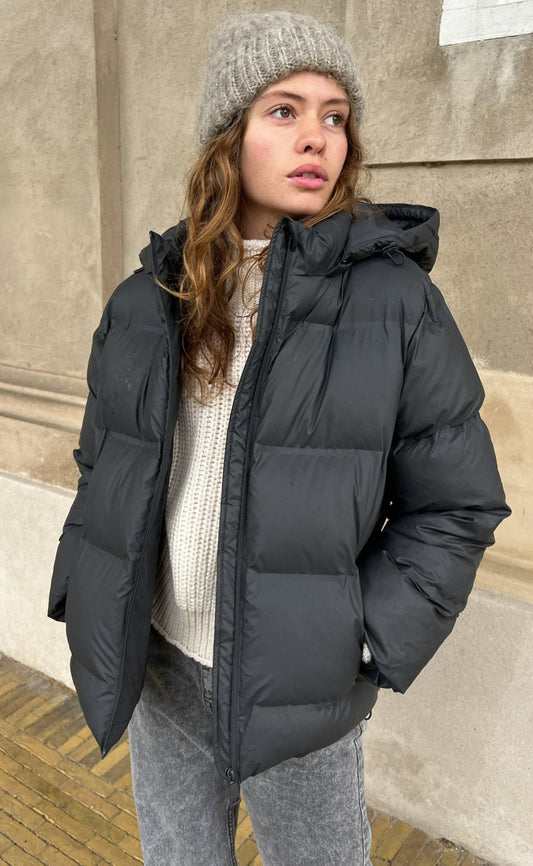 Karolin – Stylish winter jacket with hood and cozy, insulating filling
